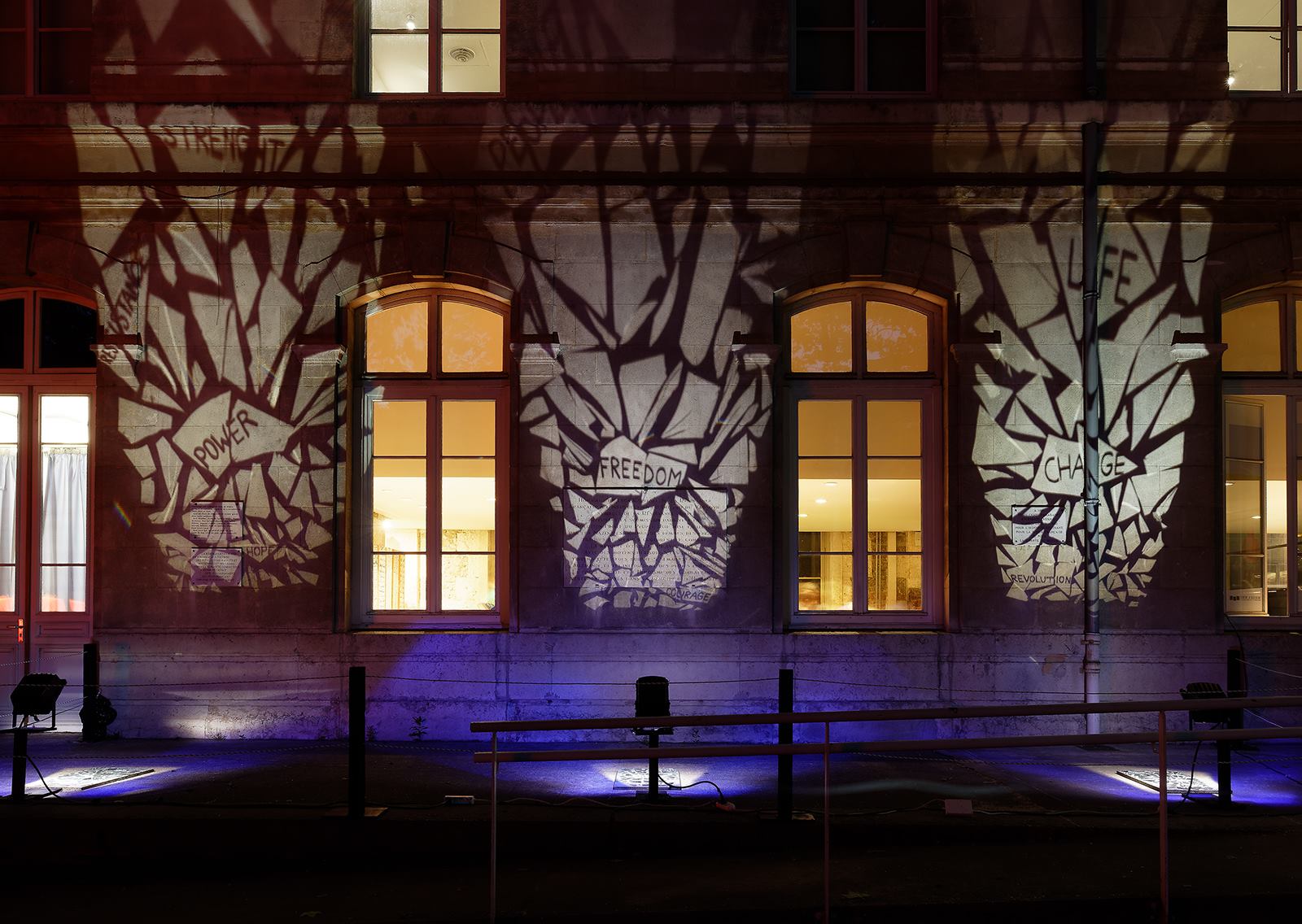 Projections mots et lumière sur façade CHRD Nuit des musées 2016